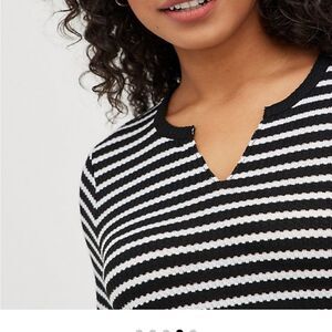 Torrid Black And White Waffle Weave Notch Neck Top NWT Size 5XL